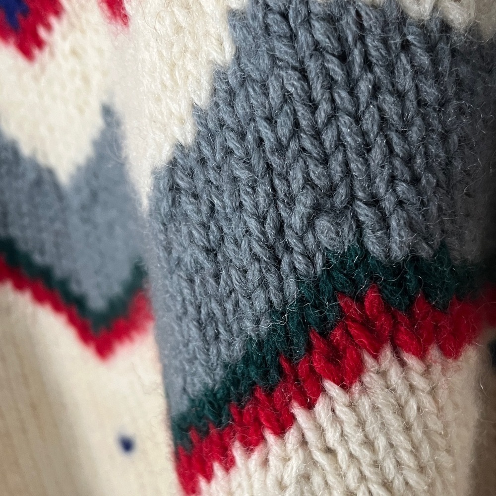 Vintage fair isle hand knit wool Crewneck Sweater Sz Large, cream, blue,red - Picture 9 of 12